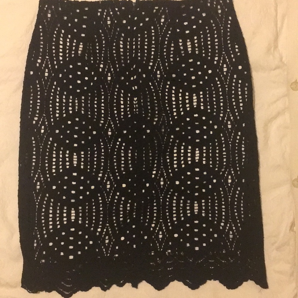 Crop top and pencil skirt set. - Picture 4 of 5